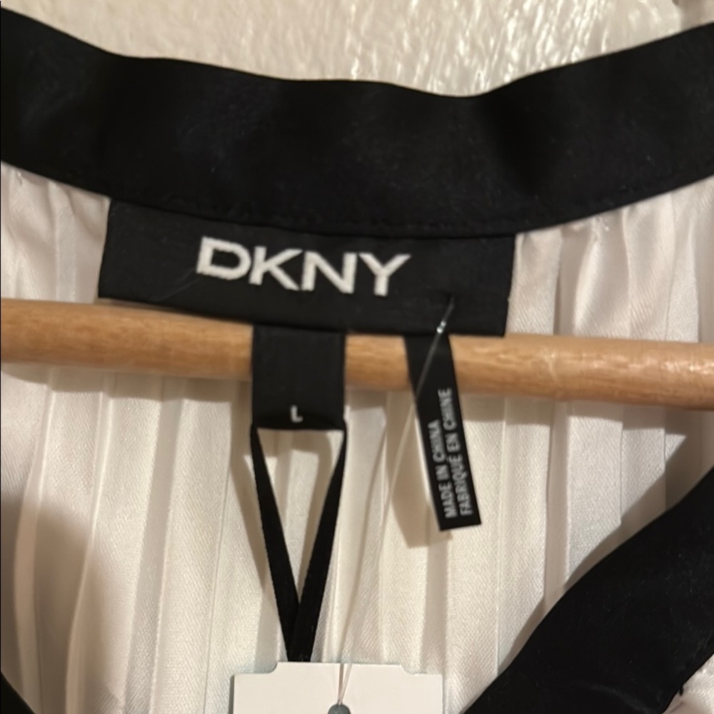 DKNY White Sleeveless Blouse with Tie Front - Picture 4 of 5